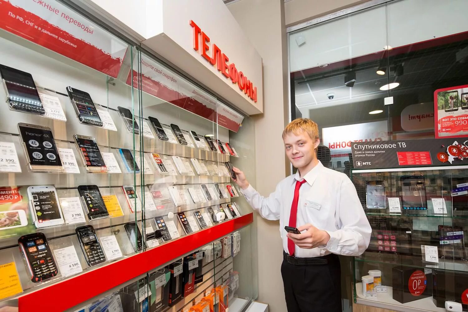 Мтс флагманский магазин. Мтс лангепас. Мтс магазин. Мтс лангепас. Мтс банк логотип.