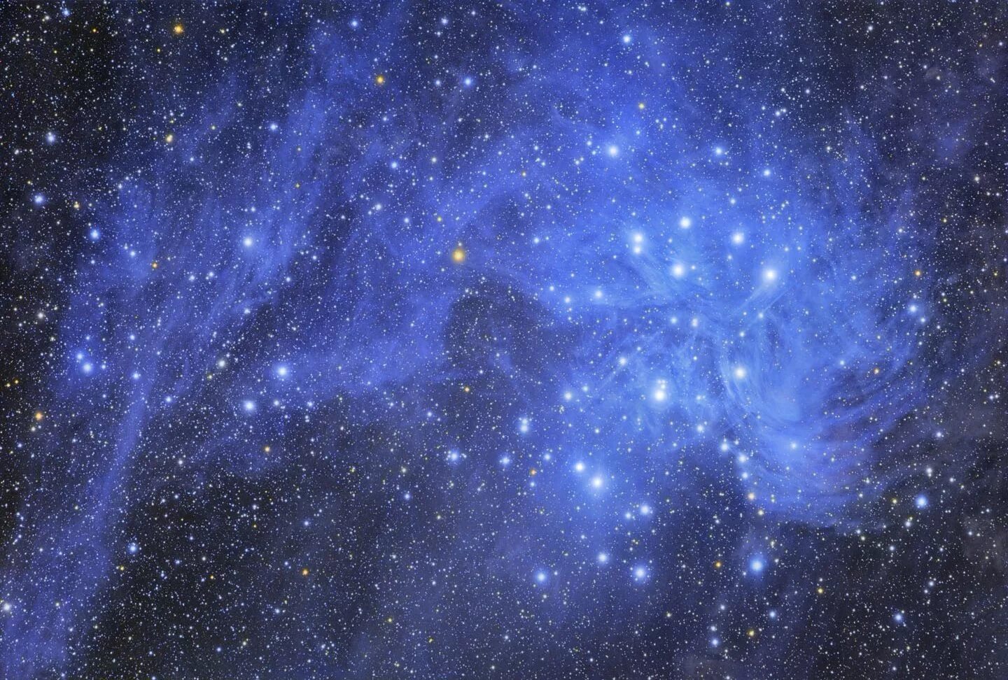 M45 Плеяды. Созвездие Плеяды. Космос. Космический фон. Небо очистилось замелькали звезды