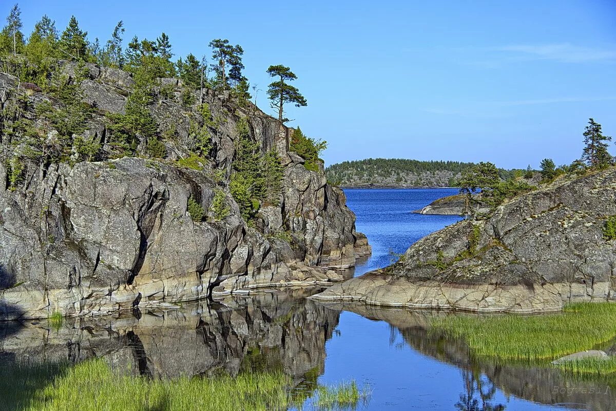 карелия скалы озера. ладожские шхеры рифовые горы. скала шхеры карелия. остров валаам на ладожском озере. карелия скалы озера.