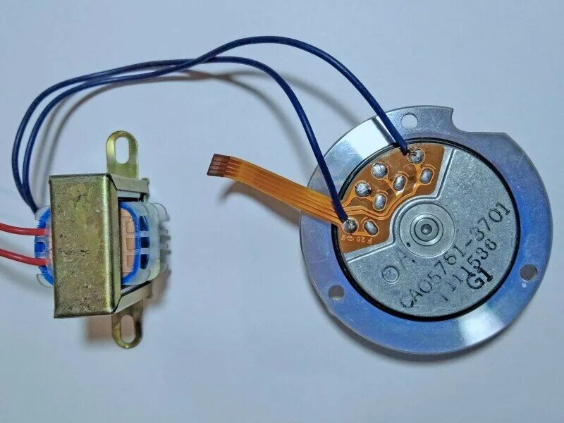 Мотор от жесткого диска. Распиновка двигателя hdd. моторчик винчестера распиновка. мотор жесткого диска распиновка. распиновка моторчика жесткого диска.