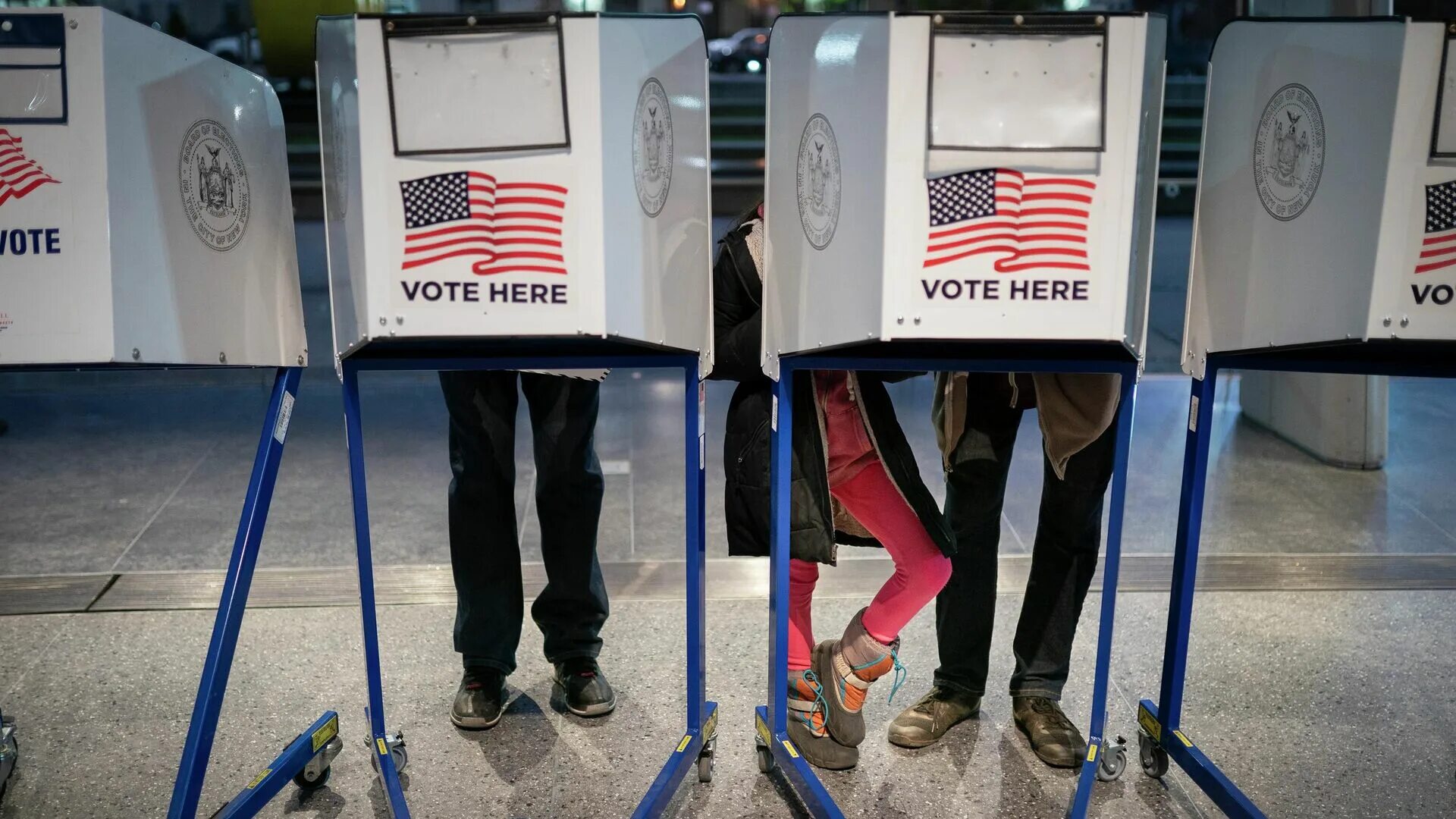 Голосование в америке. Американская машина для голосования. Голосование в США. Выборы. Выборы в США картинки.