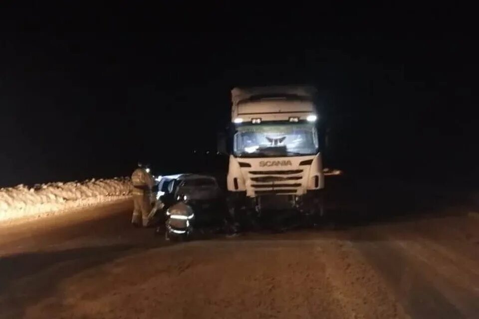 Легковушка в родстве со сканией. ДТП на трассе Саранск Сурское Ульяновск. Авария Саранск Ульяновск Чамзинском районе. ДТП на Чамзинской трассе вчера. Авария на Чамзинской трассе.