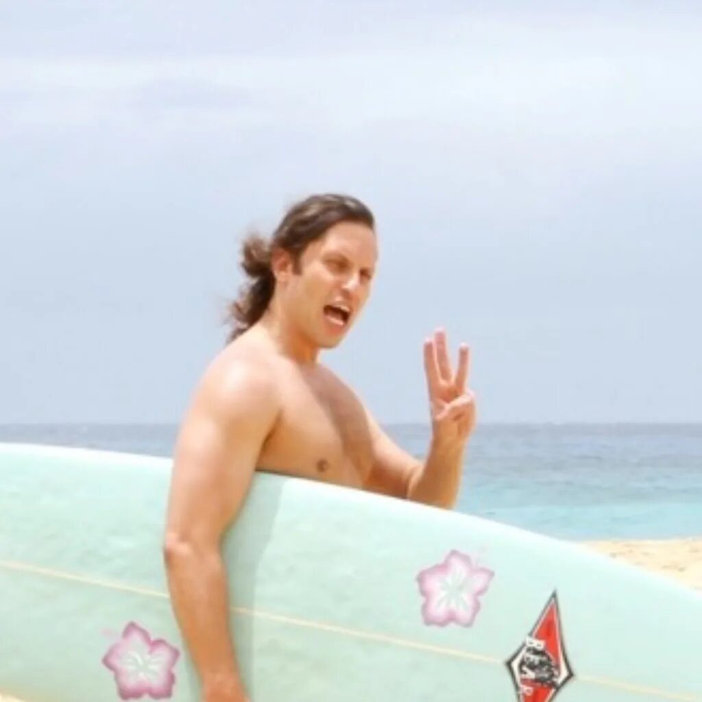 пирожков согреет своим пирожком. артур пирожков в шортах. пирожки на дрожжевом тесте в духовке. пирожок. артур пирожков екатеринбург 2022.