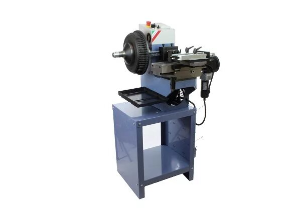 Kraftwell станок проточка. Станок для тормозных. Станок для расточки тормозных колодок грузовых автомобилей. Станок для проточки тормозных дисков без снятия. Станок для проточки тормозных дисков comec tr400.