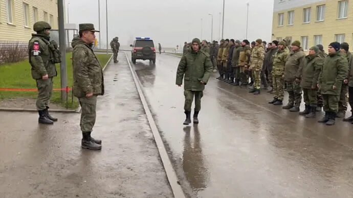 Облысение передается по наследству. Отказались ехать на войну. Проводы на войну. Прощание с солдатами на вокзале 1941. Отказались ехать на войну.