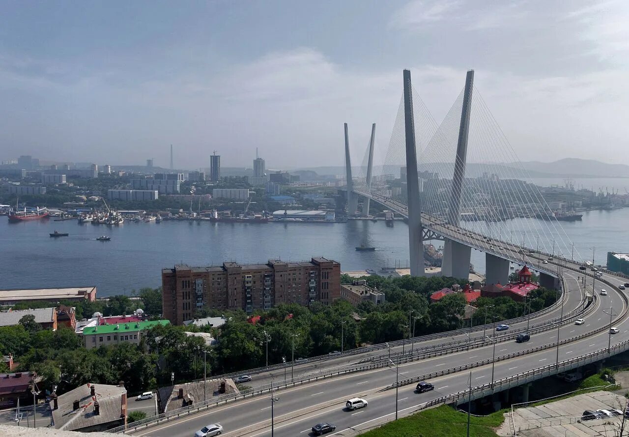 Мост через золотой рог владивосток. Золотой рог режиссер. Бухта золотой рог владивосток 1980. Мост золотой рог владивосток. Золотой рог режиссер.