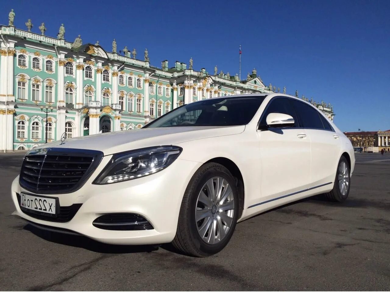 Прокат автомобилей стоимость. Мерседес 222. S 222 Mercedes-Benz белый. Mercedes s class w222 White. Представительский класс Мерседес s222.