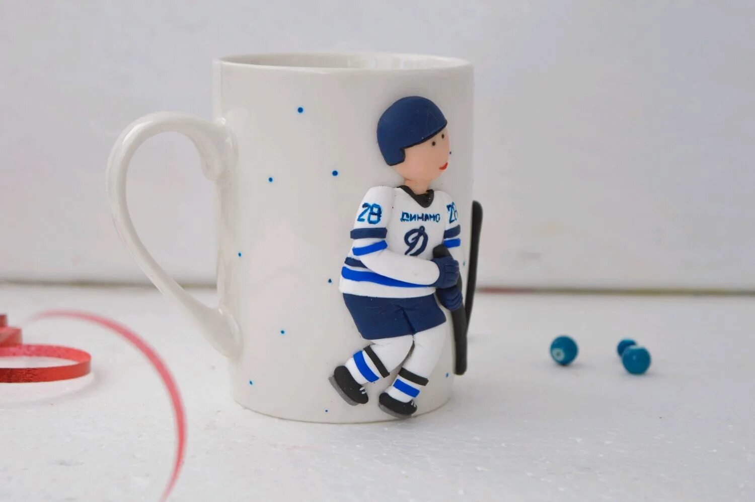 Подарок хоккеисту. Хоккейные сувениры для детей. Сувениры хоккей. Фигурка хоккеиста. Что подарить ребенку хоккеисту.