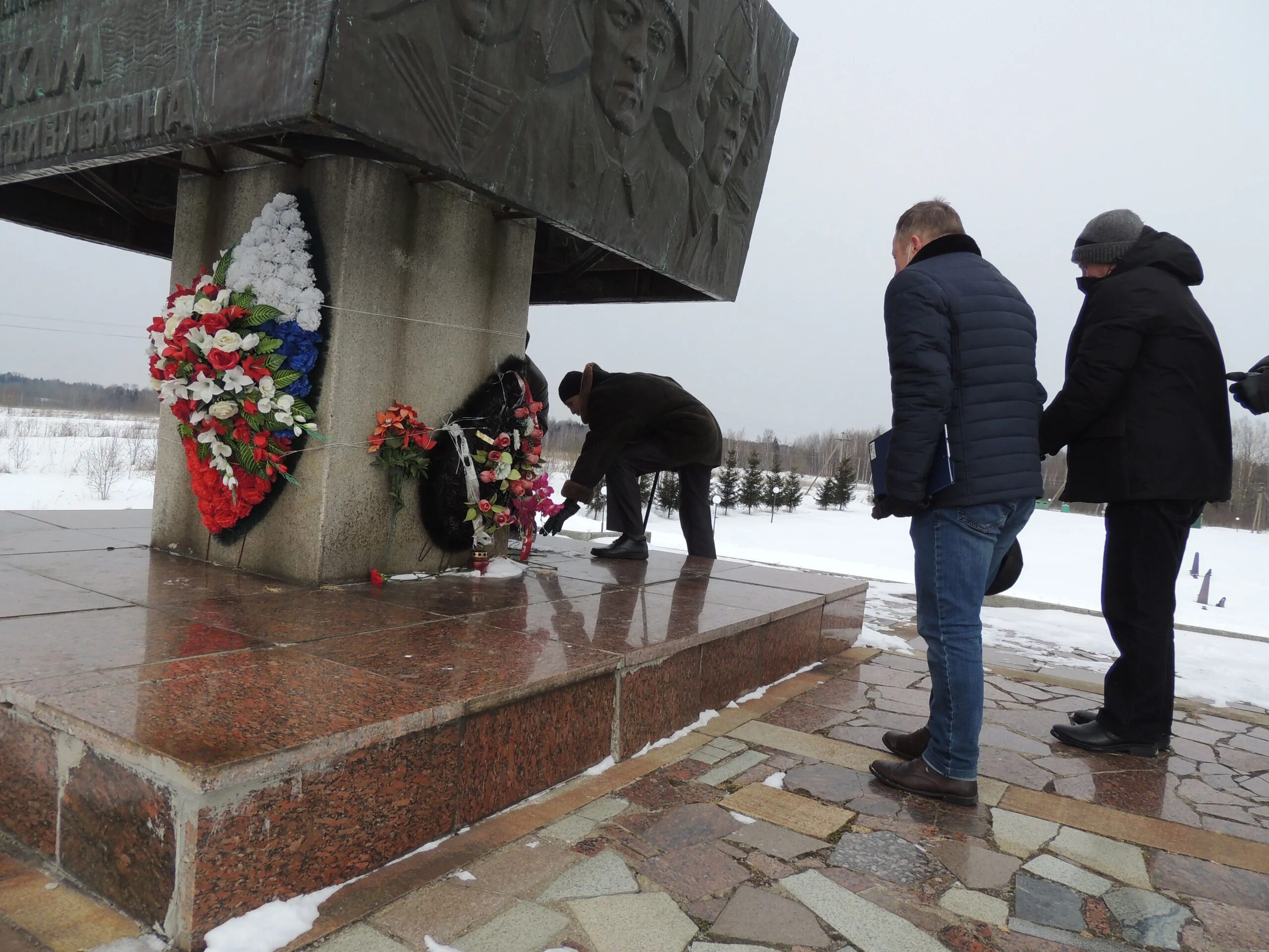 День освобождения вязьмы. Вязьма памятник освобождению. Хмелита мемориал.