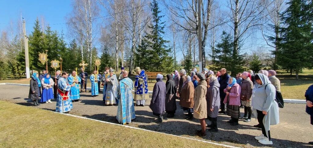 На благовещение можно ехать на кладбище