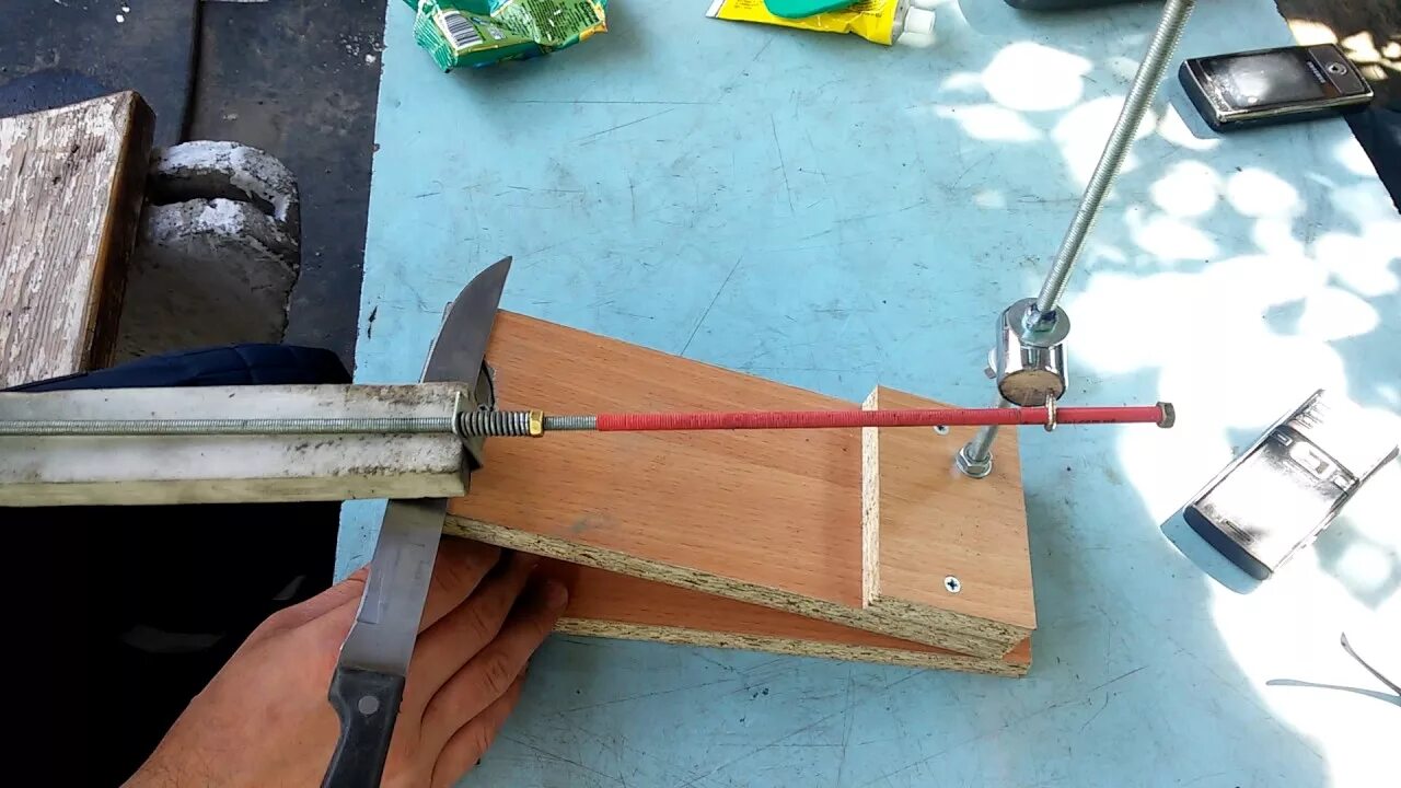 Самодельная приспособа для заточки ножей. Самодельная точилка для заточки ножей. Точилка для ножей самая простая. Станок для заточки ножей ruixin pro rx-008. Точилка для ножей hrb602.