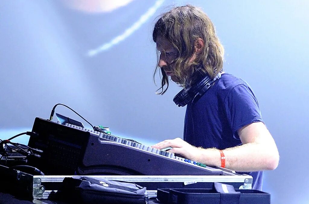 Qkthr от aphex twin. Aphex twin. aphex twinдщпщ. aphex twin 2025.