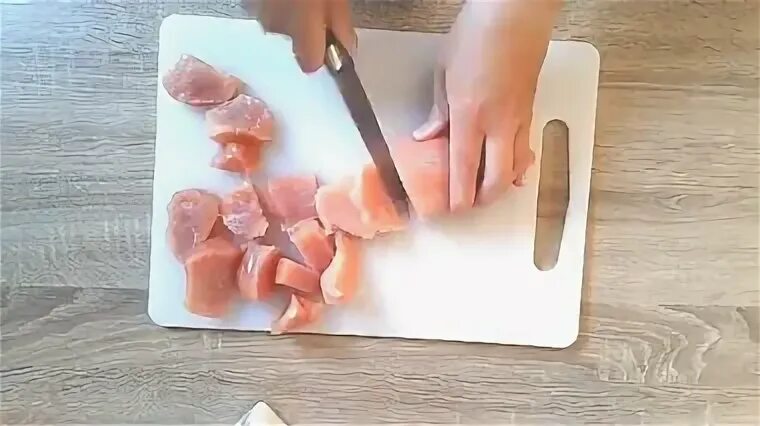 Как нарезать филе. Порезанная куриная грудка. грудка разрезанная вдоль. как правильно нарезать куриную грудку.