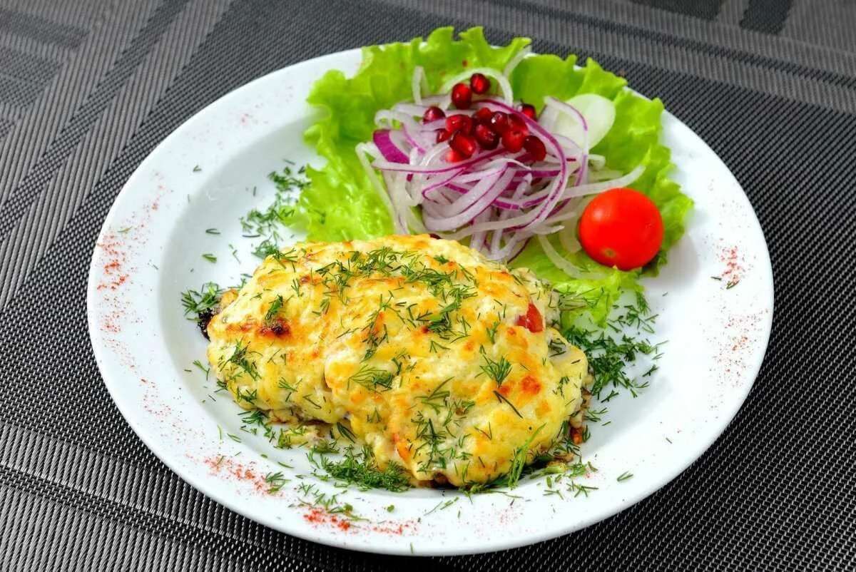 Мясо по-французски в духовке. Оригинальное мясо по французски. Французское мясо. Свинина по царски. Свинина по боярски в духовке.