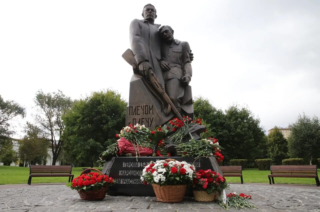 Памятник народного ополчения памятник народного ополчения. Сквер на соколе москва. Парк народного ополчения. Wellton park маршала жукова. Хорошево мневники крост жк.