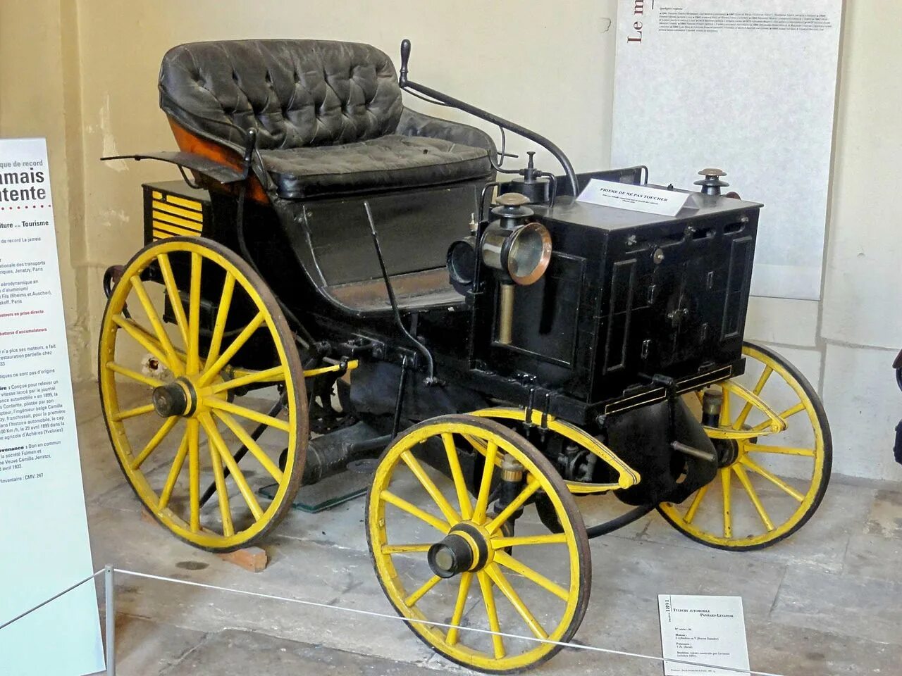 Тип 8.2 1891. Panhard et Levassor 1891 года. Панар Левассор. Панар Левассор автомобиль. "Panhard et Levassor" 1891 года машина.