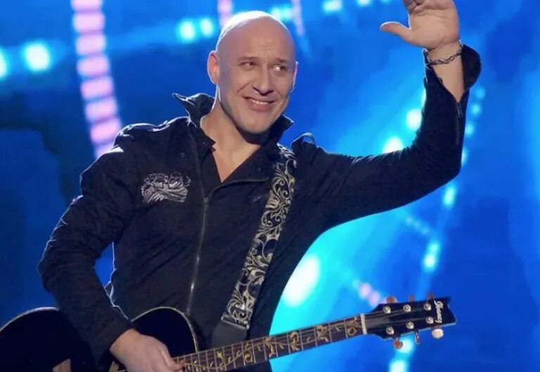 Майданов я поднимаю. Денис майданов. басист группа дениса майданова. сергей майданов. денис майданов выборы 2025.