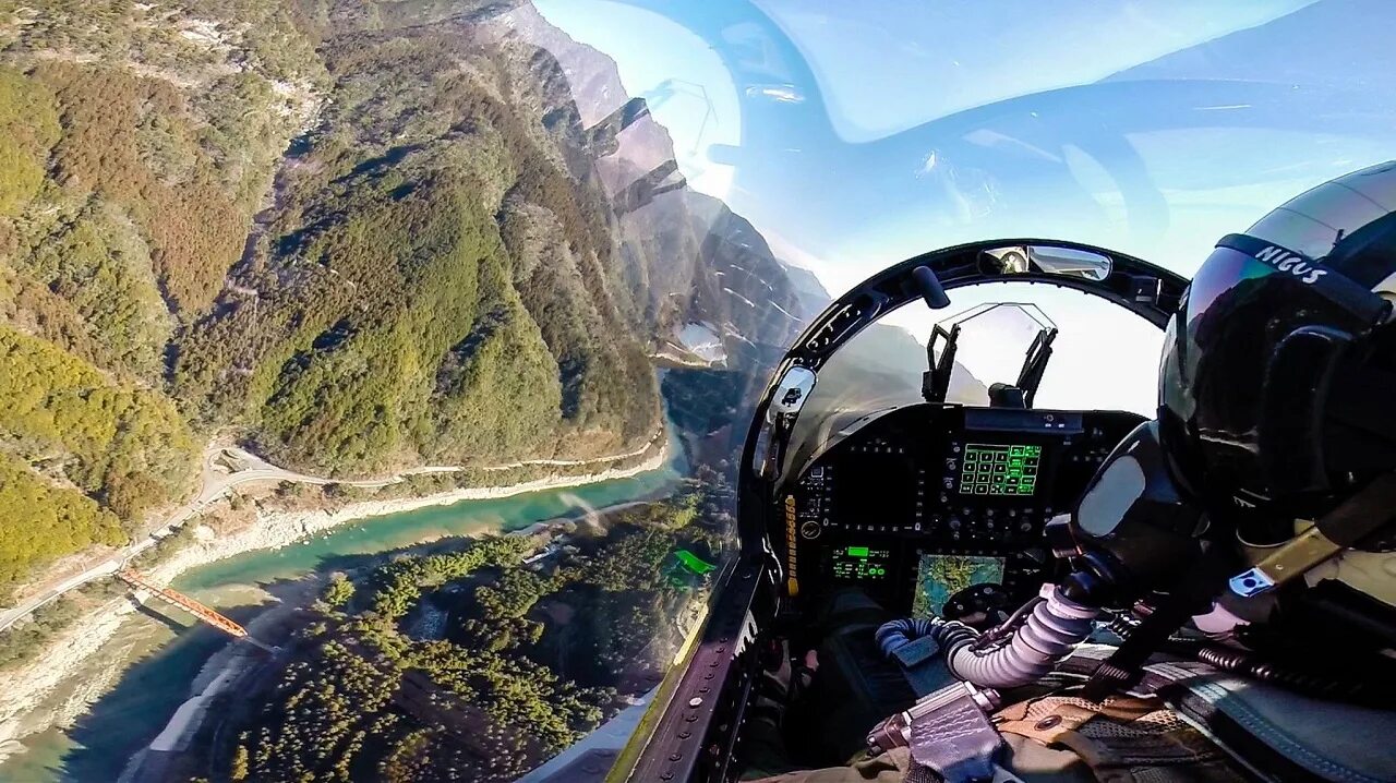 Hughes aircraft. Опасный полет. Схема полета по кругу на вертолете. Полет визуализация. Кабина самолета цесна 172 с.