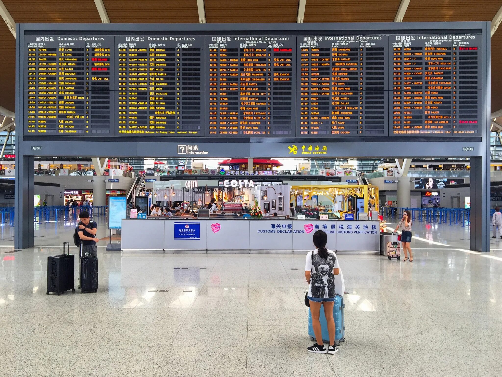 Стойка регистрации в аэропорту. После регистрации на рейс куда. Стойка регистрации в аэропорту. Регистрация пассажиров в аэропорту. Порядок прохождения таможенного контроля в аэропорту.