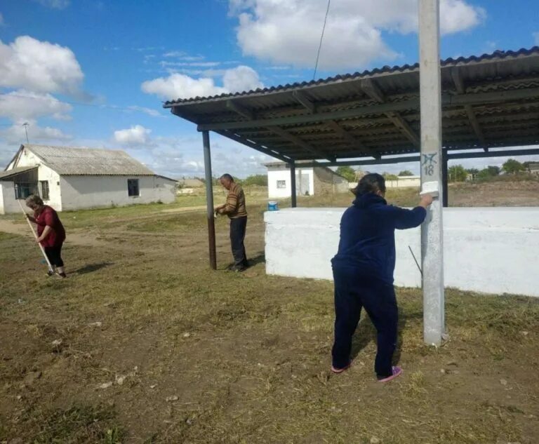 Сары баш. Первомайский район, село сары баш.. школа село сары баш. село сарыбаш крым. озеленение села баяндай 2025.