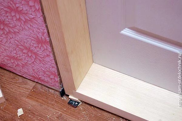 Дверная коробка с порогом. Порог дверной коробки. Порог для межкомнатной двери. Дверная коробка с порогом для межкомнатных дверей.