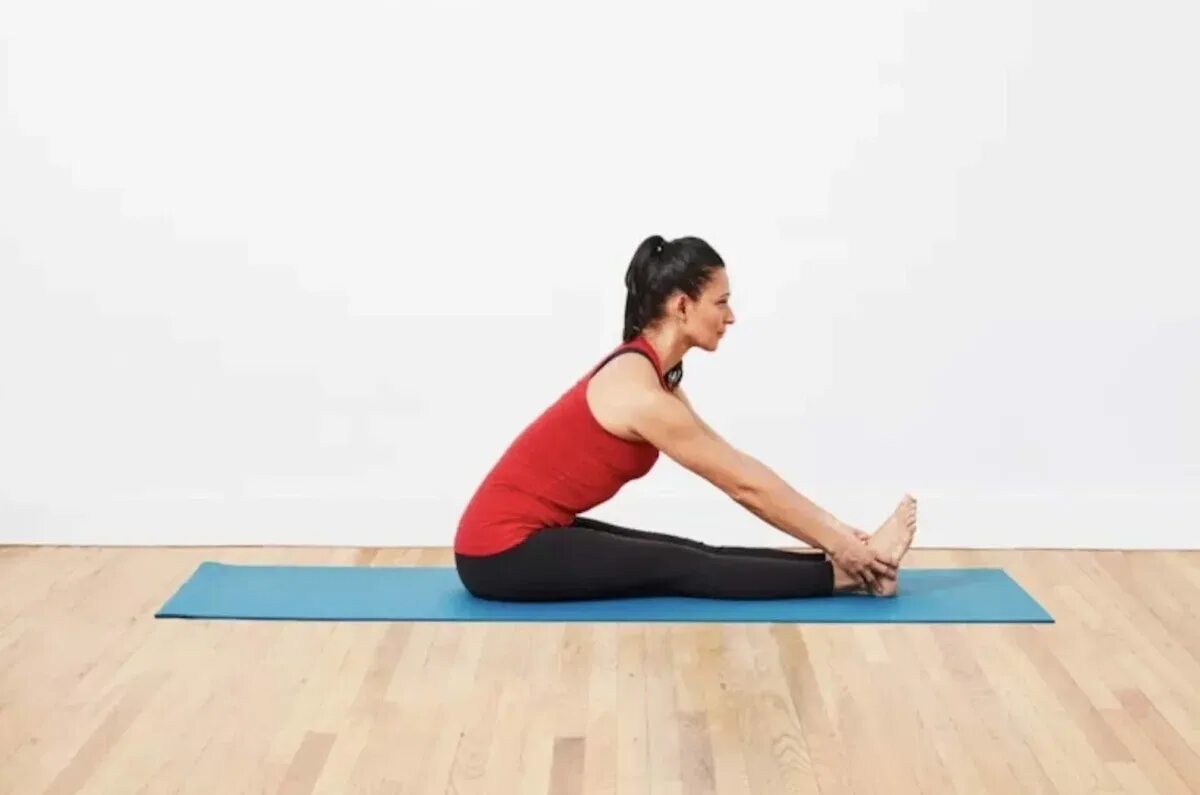 Поза вытяжения – уттанасана. Уттанасана айенгар. Йога поза пашчимоттанасана. Асана бакасана. Йога.