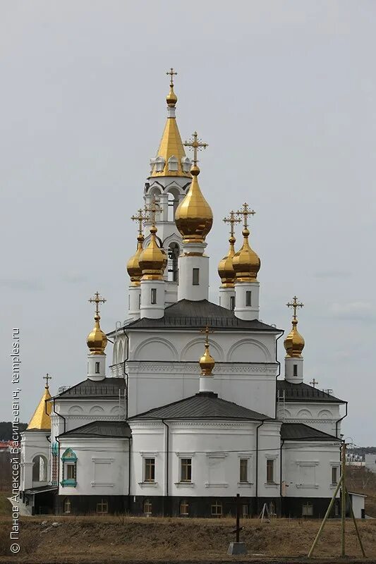 храм в академическом районе екатеринбург. храм академический район. храм на краснолесья екатеринбург. храм святых божиих строителей в академическом районе. благовещенский храм святых божиих строителей.