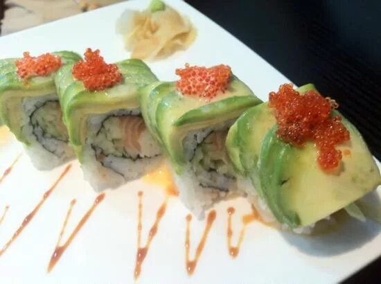 Суши киви. Роллы с киви и рыбой. Амаинато киви роллы. QIWI sushi nice.