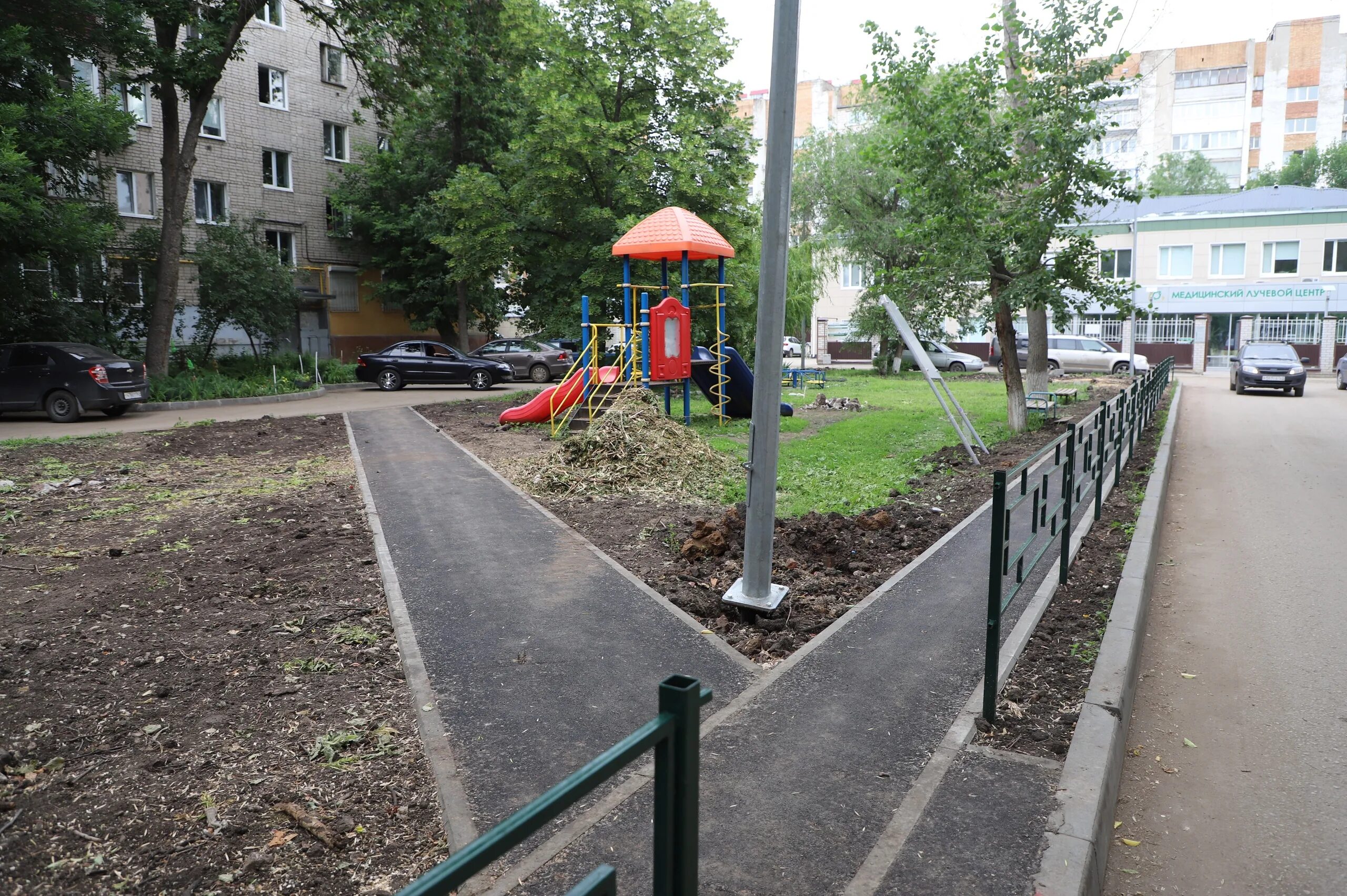 Благоустройство дворов московская область. Директор мп благоустройство самара. Муниципальное предприятие "благоустройство" самара. Фото субботника в йошкар-оле. Вакансия благоустройства самара.