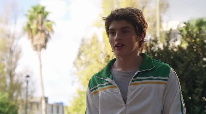 Джои поллари школа авалон. Бритт робертсон школа авалон. Молли куинн школа авалон. Авалон школьное. Бритт робертсон школа авалон.