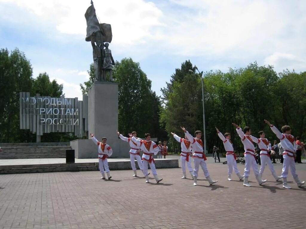 Памятник патриотам России. Города Кузбасса Патриоты. Памятник молодым патриотам России Кемерово. Памятник на патриотов Кемерово.