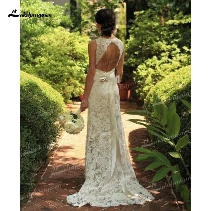 Свадебное платье со спиной. Свадебнле платье с открыьой чпиго. Девушка в свадебном платье со спины. Свадебное платье сзади. Свадебное платье по фигуре.