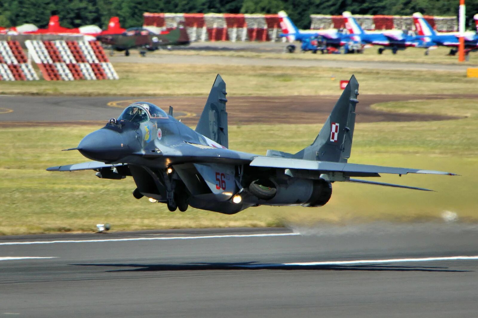 Истребитель низко. Миг-29 истребитель. Миг-29смт ВВС России. Mig 29. Миг-29 ВВС России.