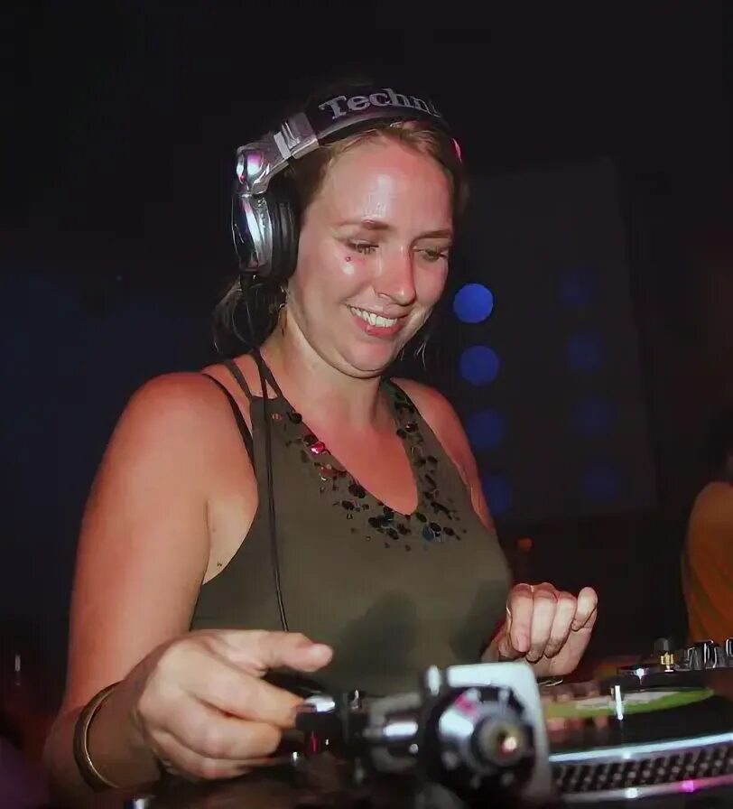 Dj lady. Dj lady dana. диджей звуки. дана ван древен. dana rocks.