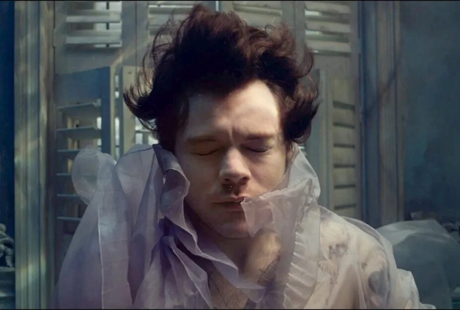 Harry styles golden. Клип гари. Северус и гермиона романтика. Клип гари. Harry styles golden.