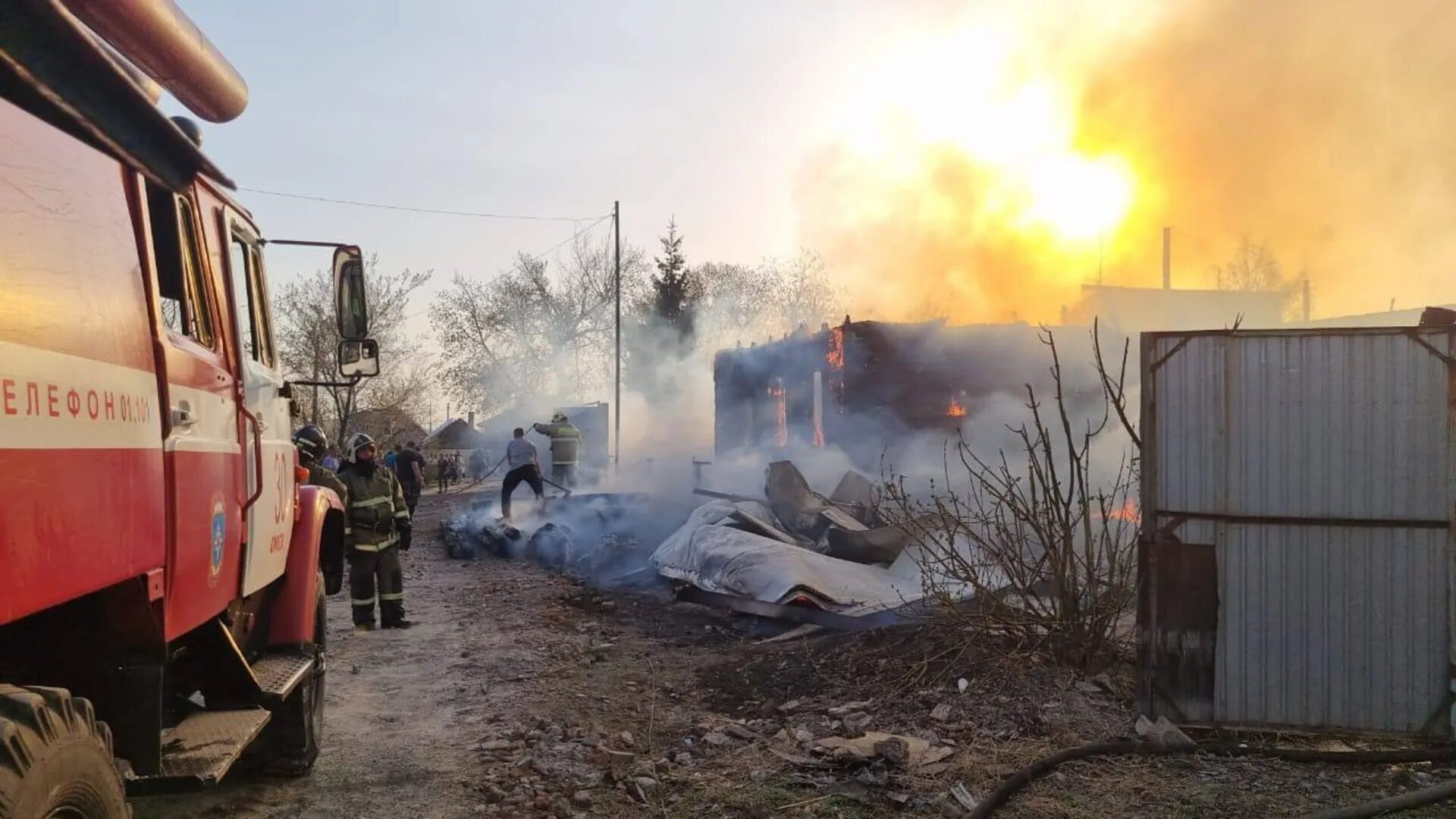 Пожар в омске вчера. Пожары в омске за последние сутки. Пожар в хочу пури омск. Пожар в омске сегодня. Пожар в хочу пури омск.