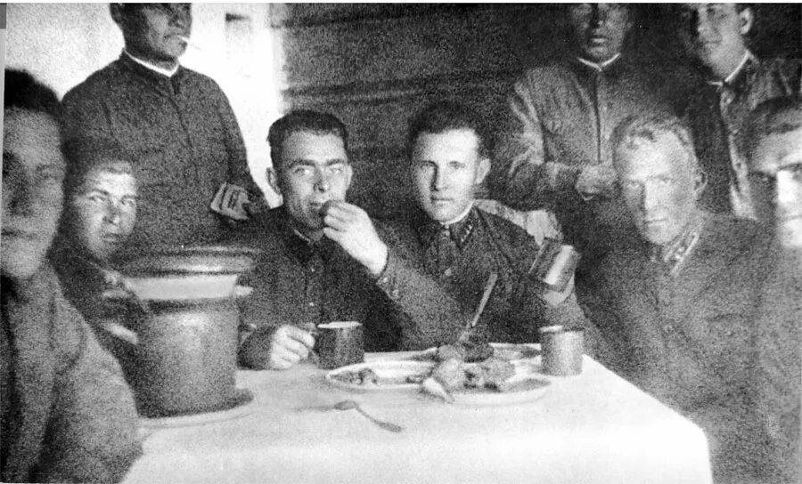 Брежнев 1944. Брежнев в годы ВОВ. Брежнев на войне