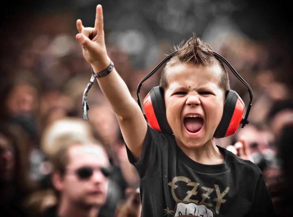 дети с большими карими глазами.