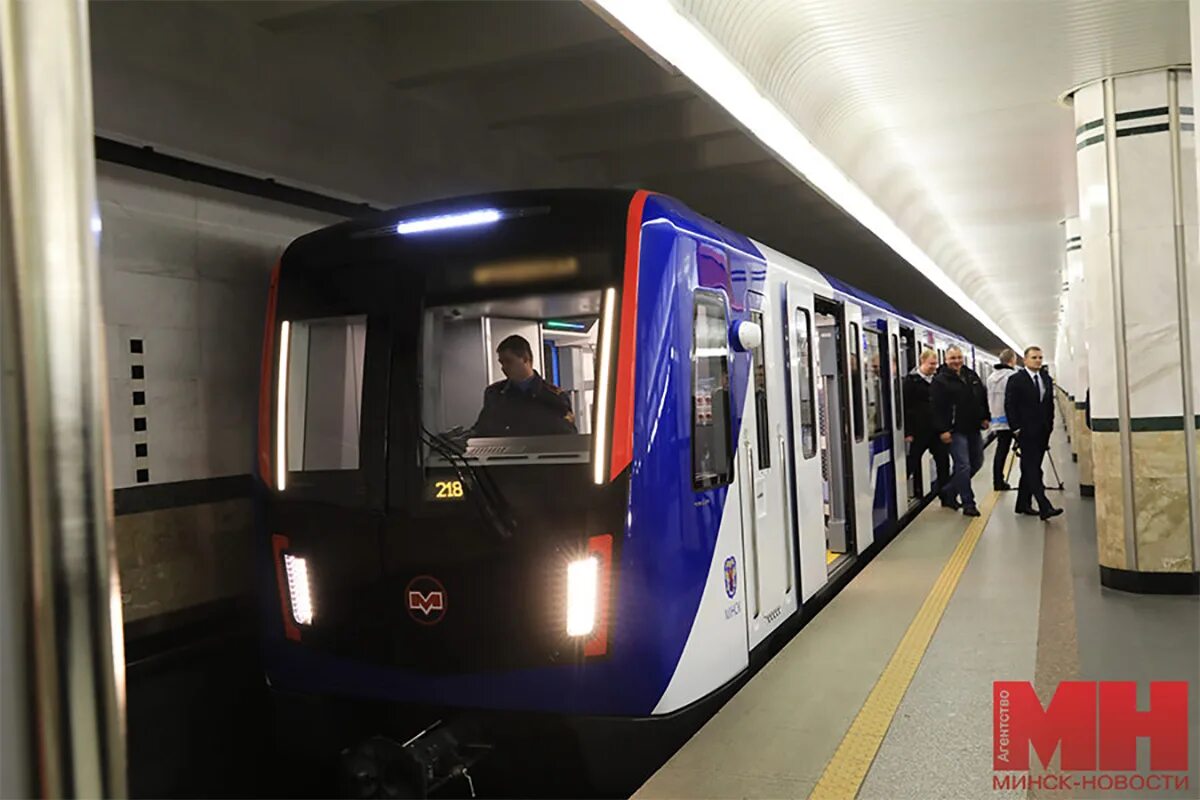 Новый метропоезд москва 2020. Вагон метро москва 2024. Вагон метро штадлер минск. Станции метро минск. Минский метрополитен поезда.