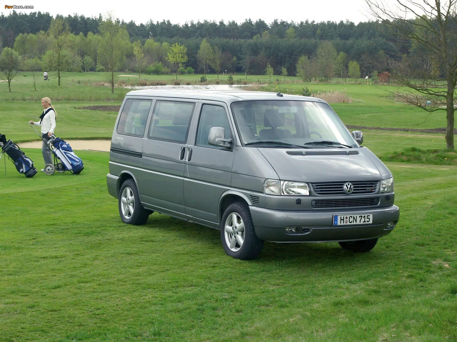 Т4 транспортер бензин. VW t4 Multivan. T4 Volkswagen Мультивен. Т-4 Фольксваген-т4. Фолсваген Мульти вен т-4.