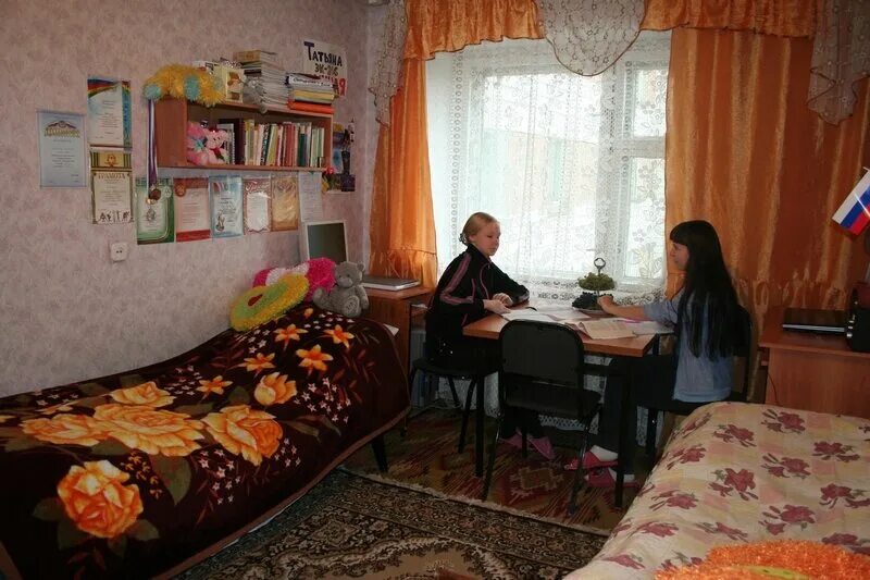 Активисты "Единой России" проверили ход работ по капремонту студенческого общежи