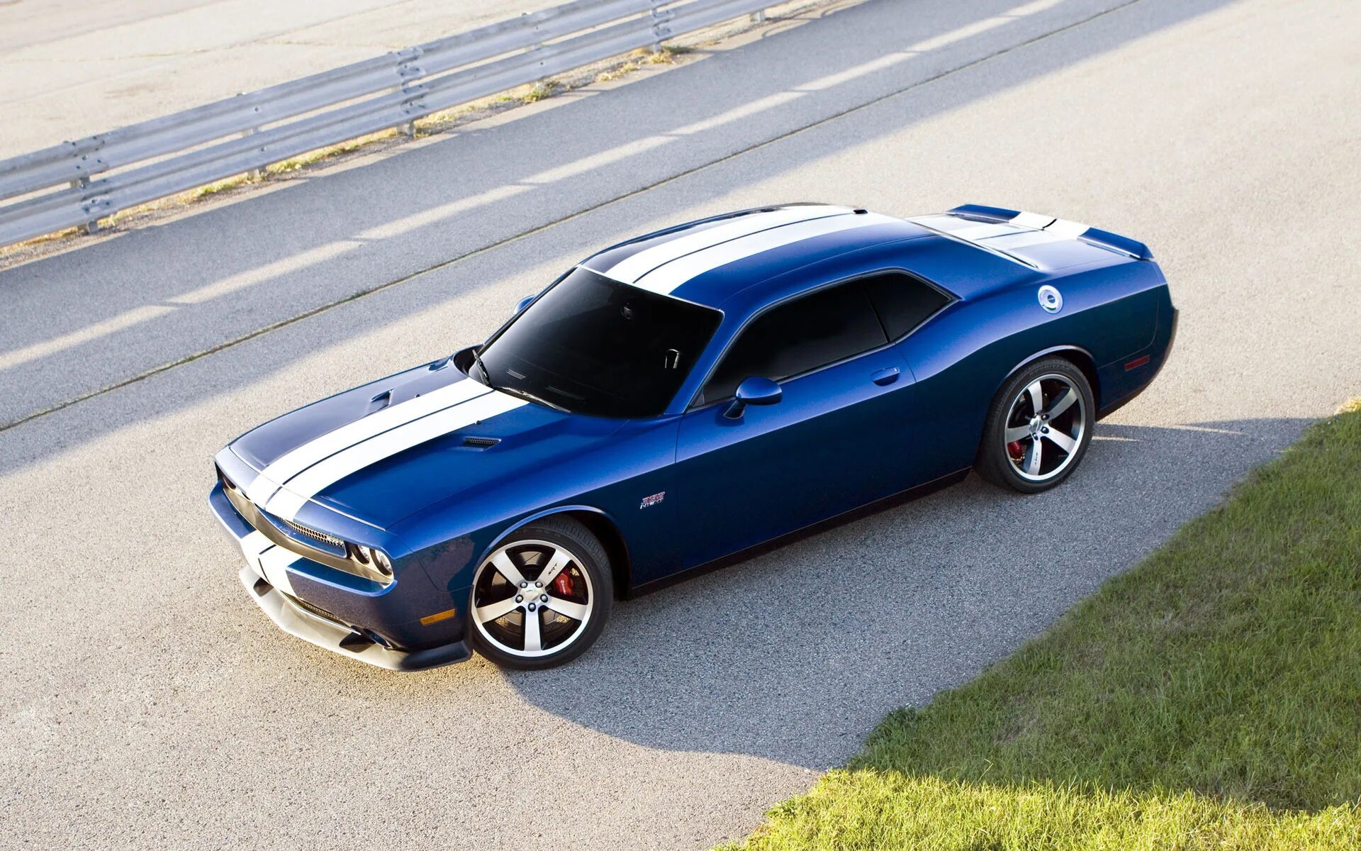 Машина додж челленджер. Dodge Challenger srt8 392. Додж Challenger srt8. Dodge Challenger srt8. Dodge Challenger srt8 2011.