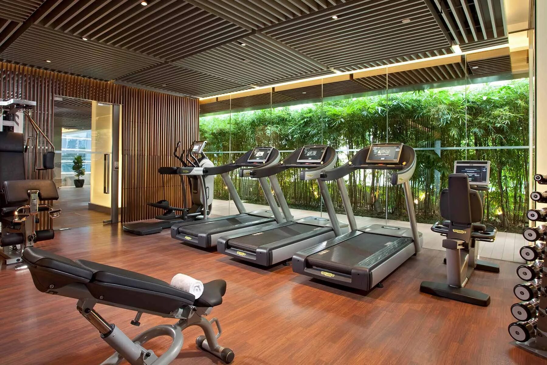 Тренажерный зал в гостинице. Фитнес центр в отеле. Тренажерные залы в гостинице. Фитнес зал в гостинице. Фитнес центр в отеле.