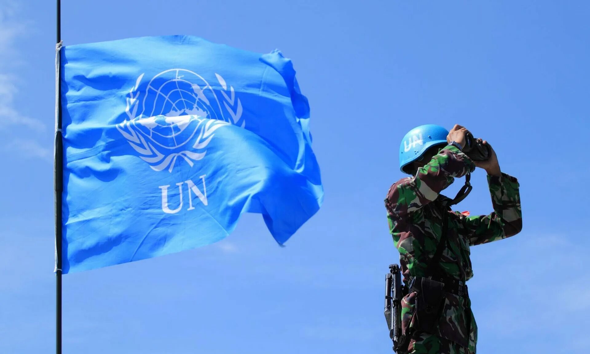 Международная миротворческая деятельность. Миротворческие силы ООН. Флаг миротворческих сил ООН. Миротворческий контингент ООН. Миротворческие силы ООН России.