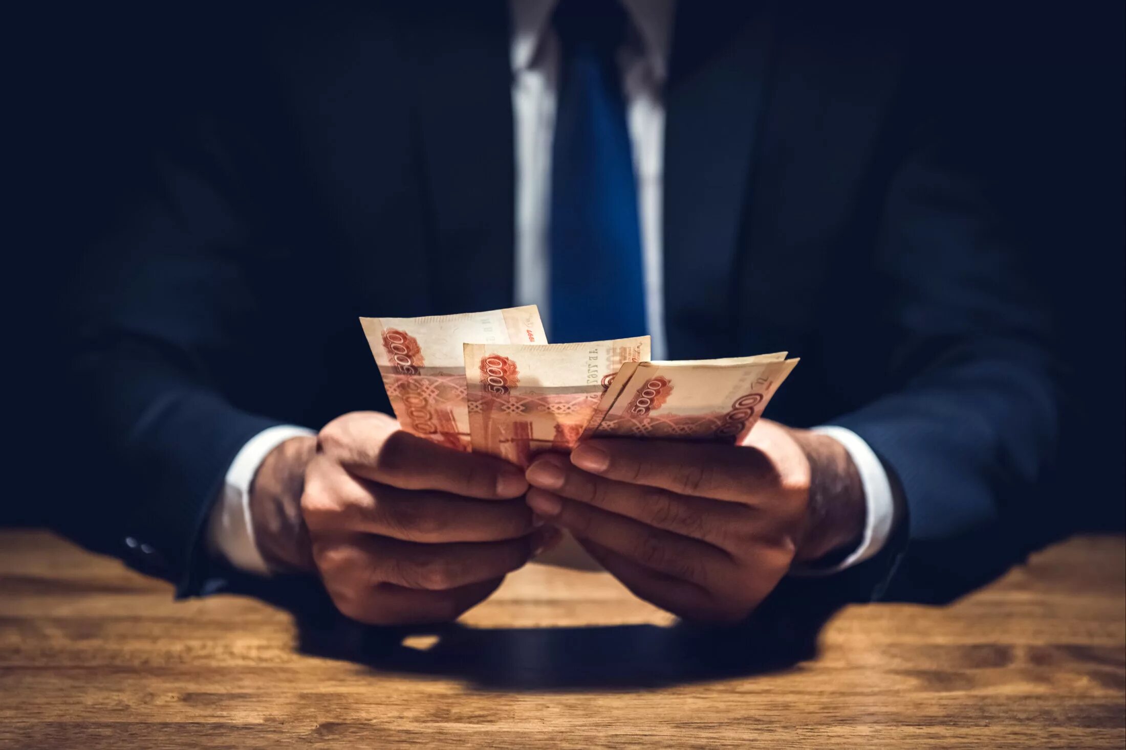 Инвестор и инвестиции. Сделка деньги. Инвестиции иллюстрация. Инвестиции. Налоговая реконструкция картинки.