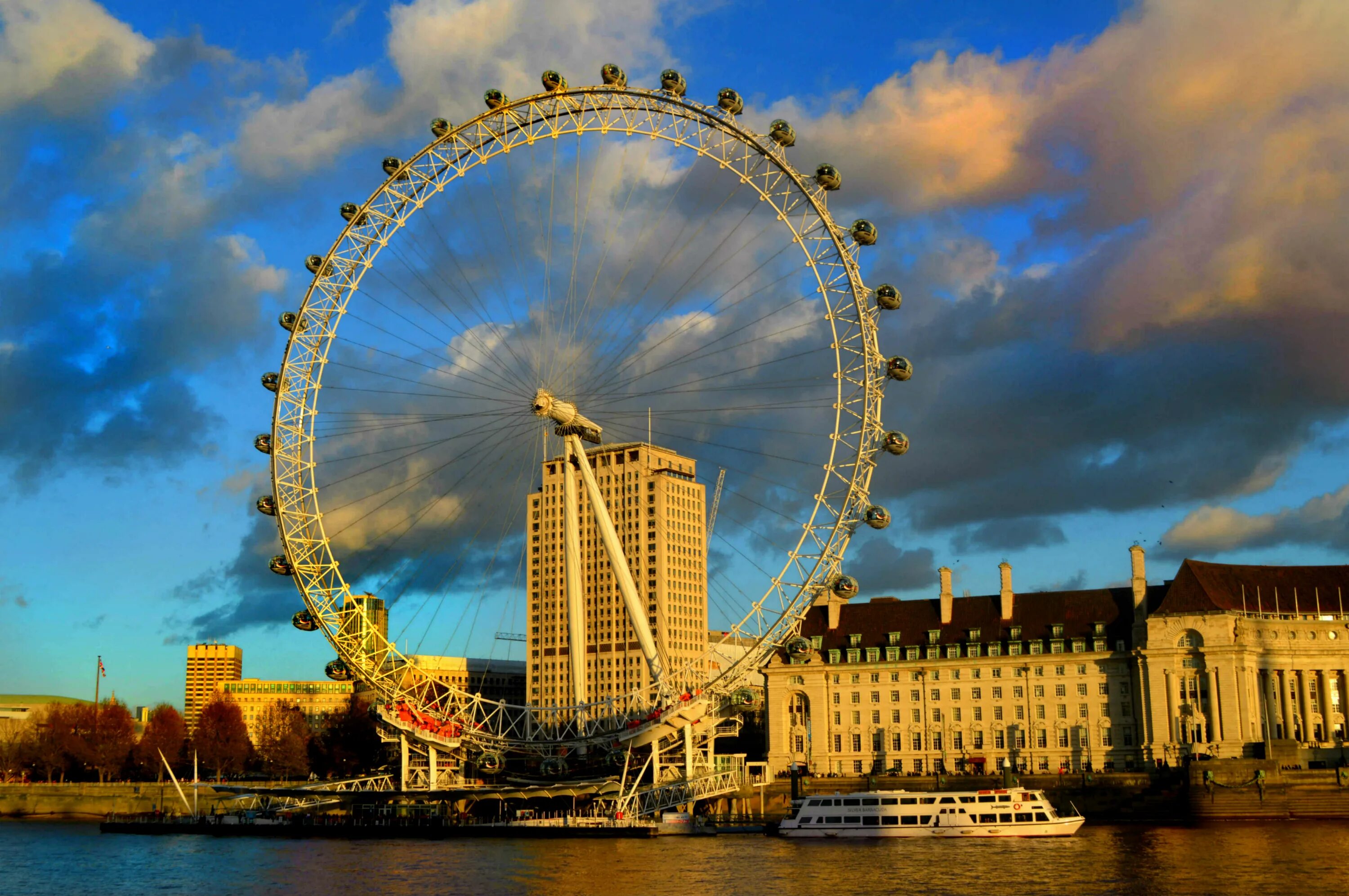 One of the london s. Лондонский глаз London Eye. Биг Бен Великобритания колесо обозрения. Достопримечательности Лондона «Лондонский глаз» (London Eye). Биг Бен, Лондонский глаз, достопримечательности.