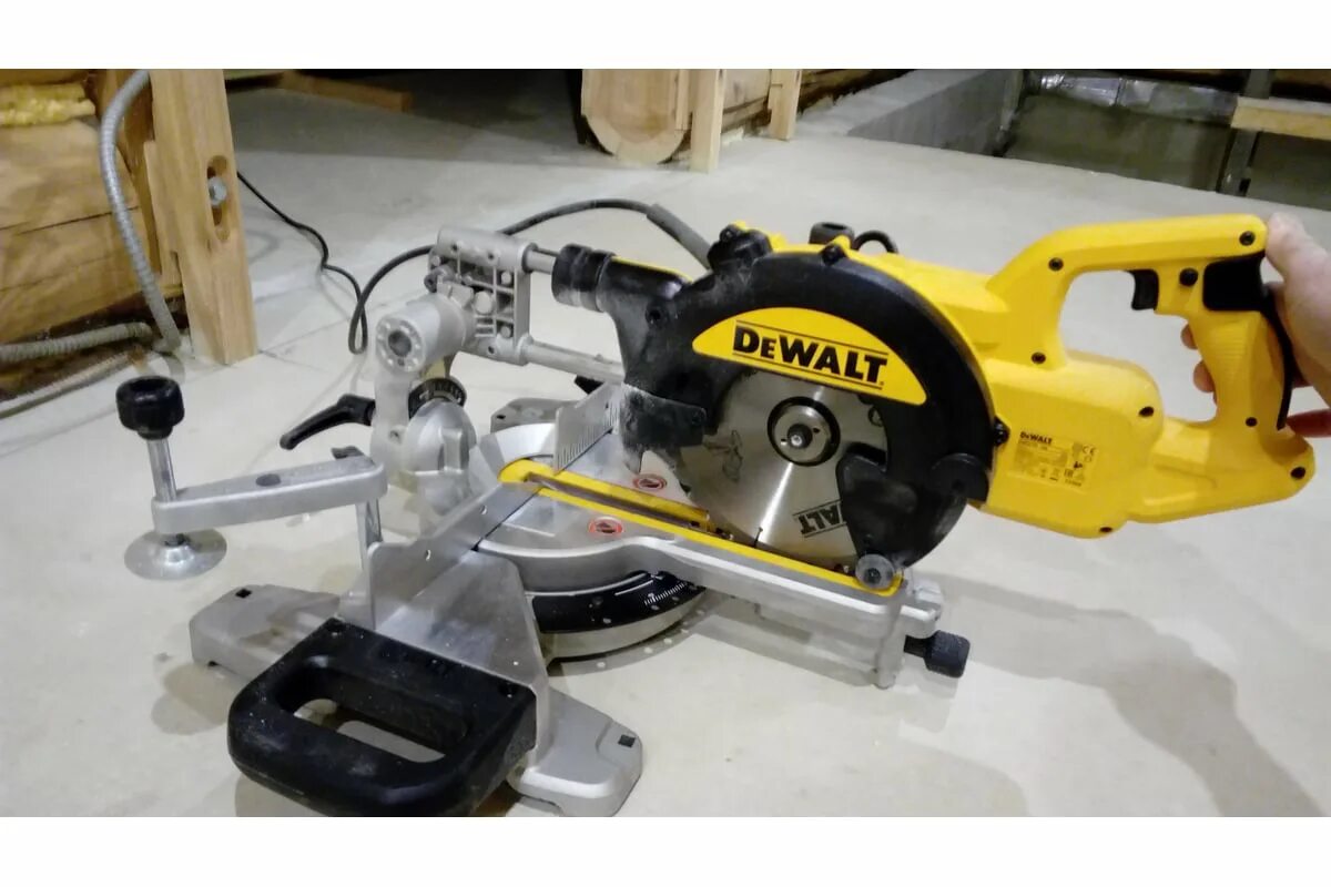 Dewalt dws774. Dewalt dws774-qs. dewalt 774 торцовочная пила. торцовочная пила dewalt dws774 dw.