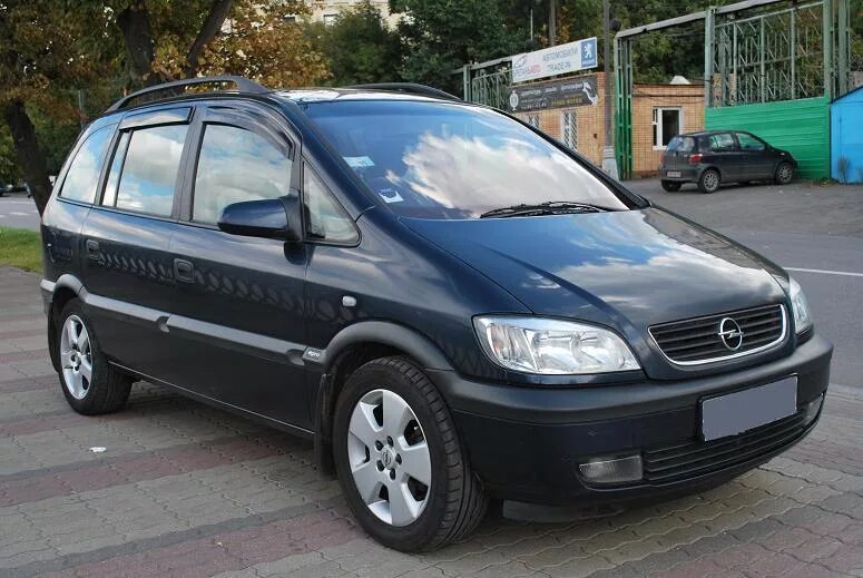 Опель зафира б годы выпуска. Opel Zafira 2002. Опель Зафира 2002 года. Опель Зафира дизель 2002 год. Опель Зафира а 2002 1.8.