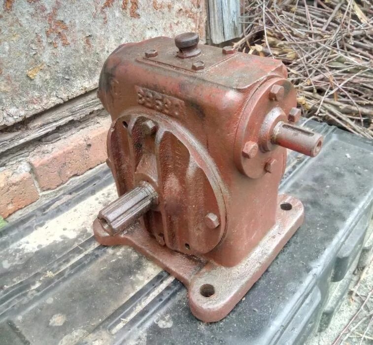 Редуктор ц3у-160-40-21. Червячный редуктор 1:7. Редуктор цтнд 315. Угловой редуктор фрезы фнм-1. Индустриальный редуктор.