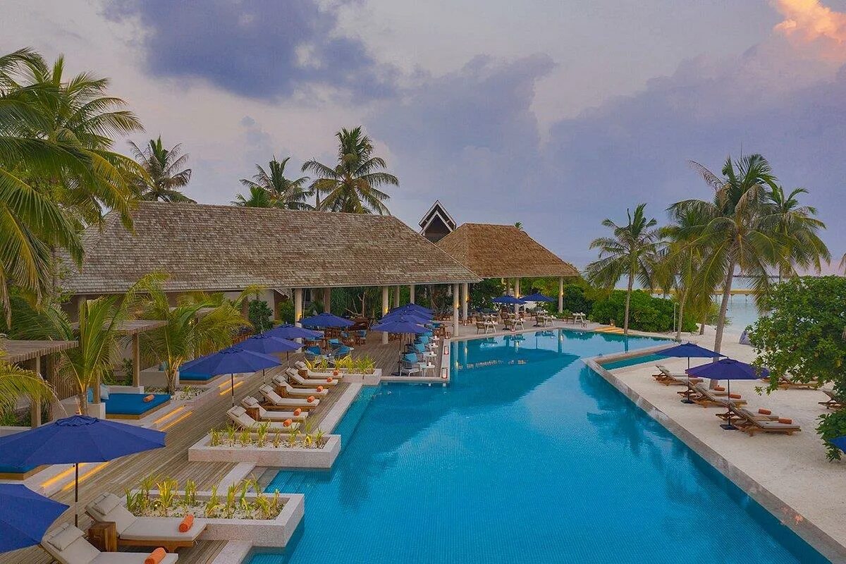 Emerald maldives resort spa 5 карта. Эмеральд мальдивы. Emerald zanzibar resort отлив. Мальдивы emerald maldives. Атолл раа мальдивы.